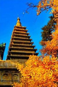 ​五塔寺是一座宁静而虔诚的佛寺