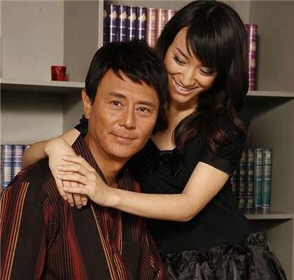 64岁刘德凯与法国妻子近照，回归单身谈及家庭愧疚生活如同白纸