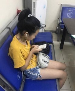 ​女孩转5万见网友 王者荣耀躺枪