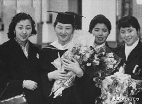 日本皇后美智子的年轻美照