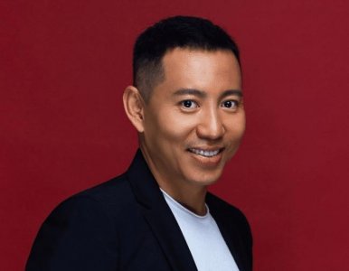 ​他凭借《我是特种兵》走红，与华筝公主扮演者结婚，如今生活幸福