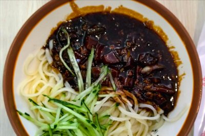 ​爱吃面条的要收藏，30年大厨教你炸酱的做法，拌饭拌面都特香