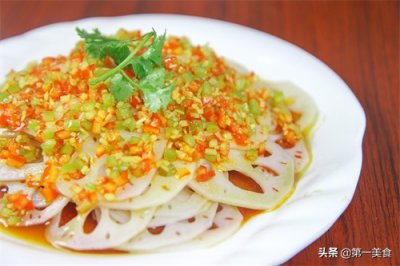 ​厨师长教你这样做，凉拌莲藕，清脆爽口不发黑，做法简单