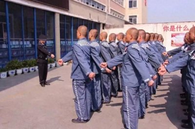 ​接服刑人员出狱，家属要注意什么？