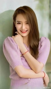 ​戚薇：演艺界中多才多艺的巾帼佳人