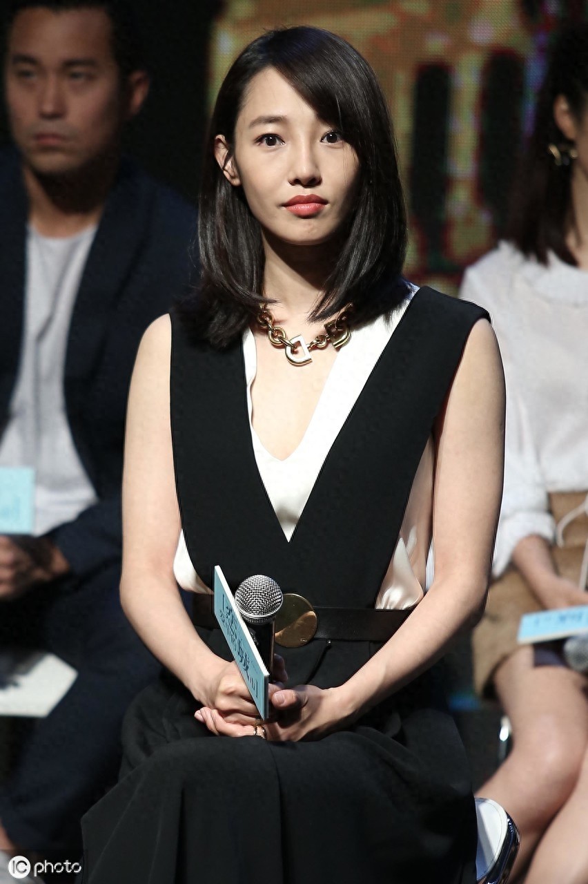 白百何,最美的10张照片欣赏,皮肤白皙,气质优雅