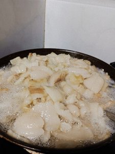 ​熬猪油有人加水有人加料酒，其实都不对，教你一招，猪油又香又白