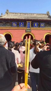 ​去寺庙烧香拜佛，三件事要记住，违反了不仅无功德，还会影响运势