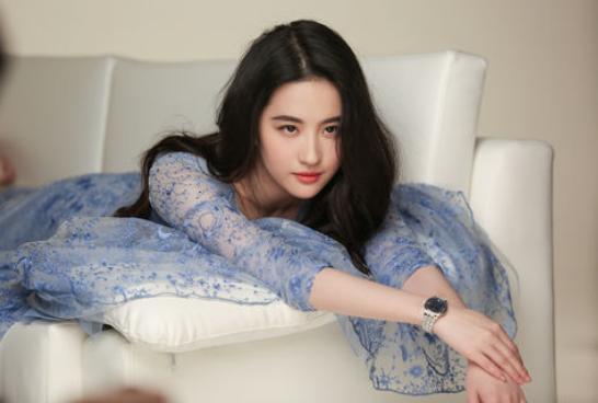 杨紫上榜北电校花, 被网友群嘲“北电没人了”, 第一位名副其实