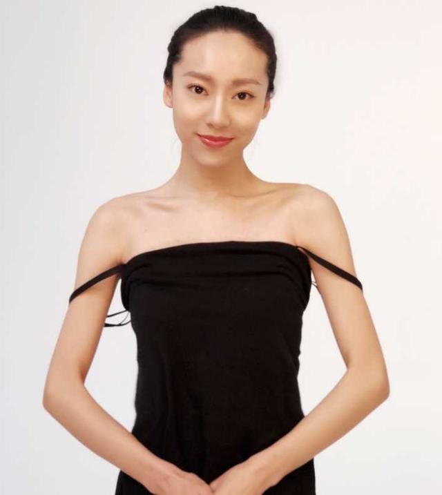 鄂博用一部戏改写结局（从星女郎成糊咖的鄂靖文）
