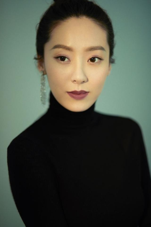 鄂博用一部戏改写结局（从星女郎成糊咖的鄂靖文）