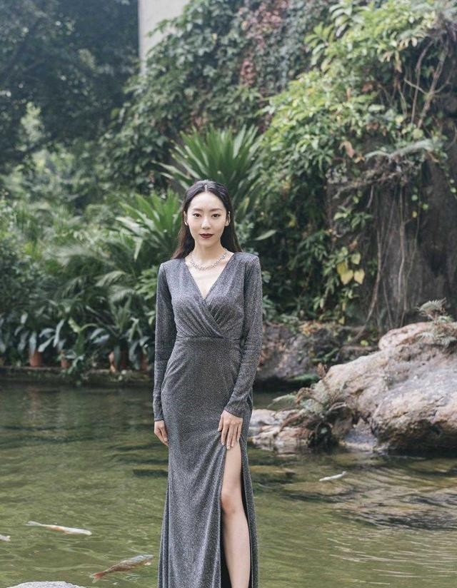 鄂博用一部戏改写结局（从星女郎成糊咖的鄂靖文）