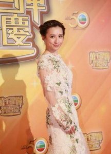 ​TVB知名艺人生女后上围升级，展示傲人身材，曾多次在剧中半裸出镜