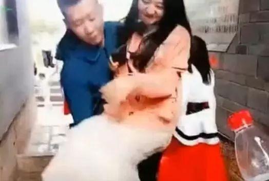 舞帝主播小白龙,未得到允许,对街头美女“公主抱”