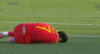 ​武磊肩胛骨可能错位，或错过第二场！韩国网友评价：身体素质不行