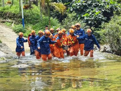 ​不幸消息传来！端午假期25人徒步被困，其中一45岁女子坠亡！官方通报：系网络