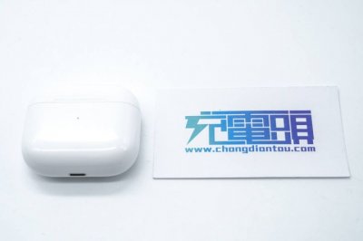 ​苹果蓝牙耳机盒子怎么充电（AirPods充电全程评测）
