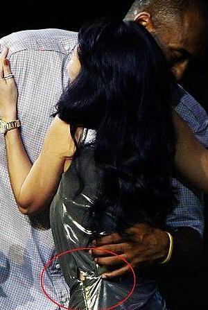 穿衣需谨慎!盘点女星故意走光的精彩瞬间