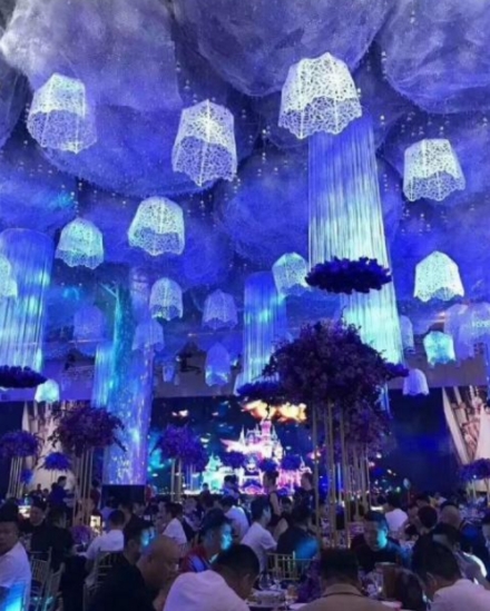 意尔康老板嫁女儿，1亿零588万外加6套房一家商场，嫁妆全国最大