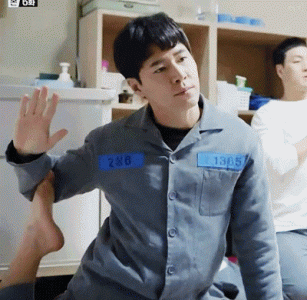 ​《机智的监狱生活》中刘汉阳为什么复吸毒品？