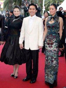 ​巩俐和章子怡同框，一个略显老气，一个感性迷人，差距一目了然！