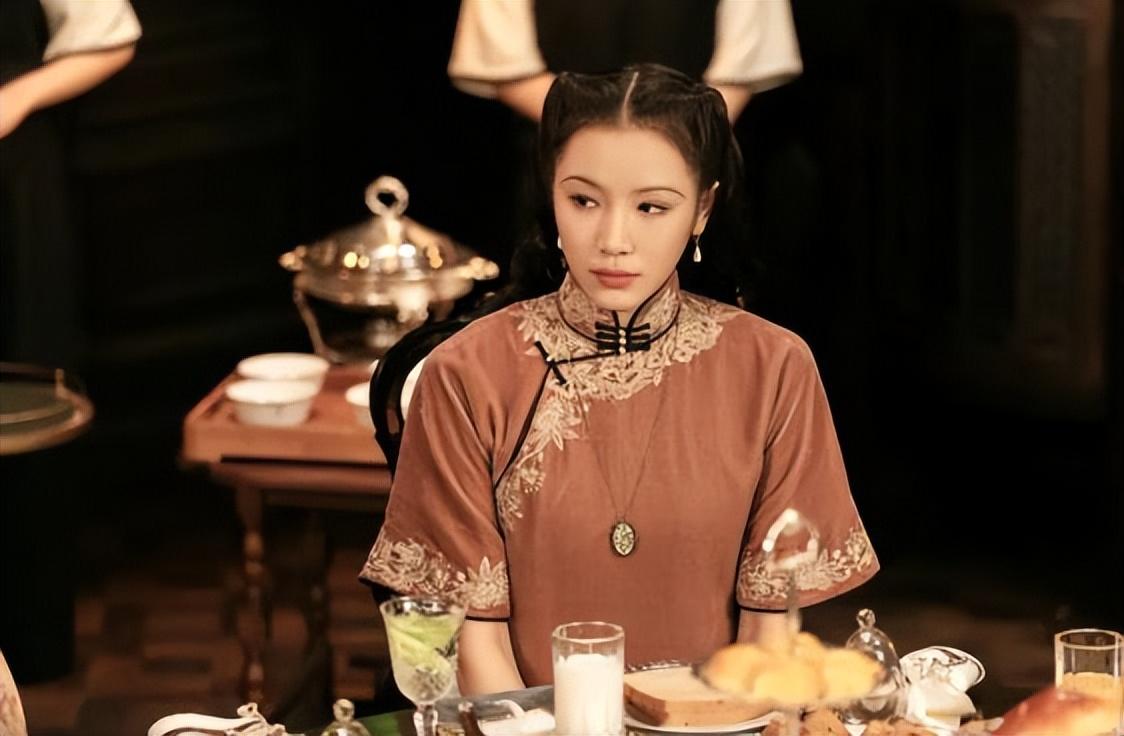 《传家》中三大美女演员性格各有特点，秦岚温婉，吴谨言古灵精怪