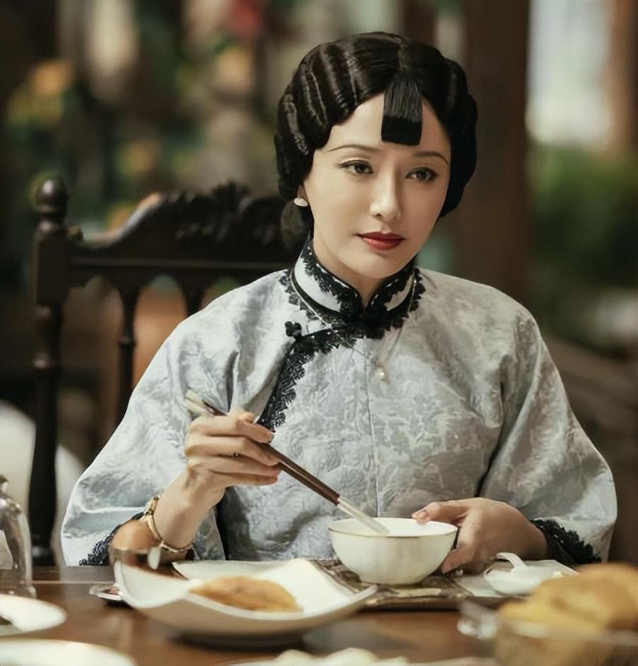 《传家》中三大美女演员性格各有特点，秦岚温婉，吴谨言古灵精怪