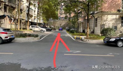 ​窄路倒车入库（过道太窄如何快速又安全地倒车入位）