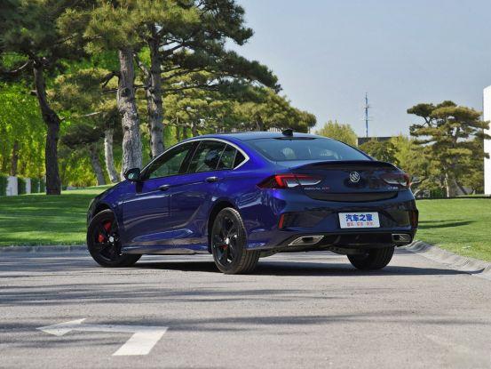 别克君威评测，搭载2.0T发动机237马力，油耗6.3L-