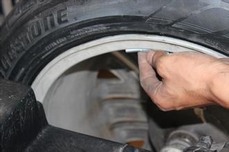 轮胎平衡块什么作用，轮胎平衡块掉了有什么影响-