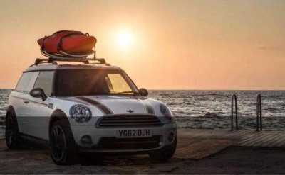 ​摩托跑车400cc价格多少钱？本田四缸400CC的摩托车跑车卖多少钱?