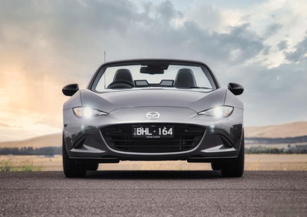 马自达MX-5敞篷版: 排量1.5L, 落地40万-