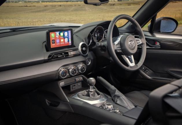 马自达MX-5敞篷版: 排量1.5L, 落地40万-