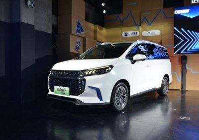 ​MAXUSEUNIQ5评测，1.3T混动系统，百公里油耗1.5L