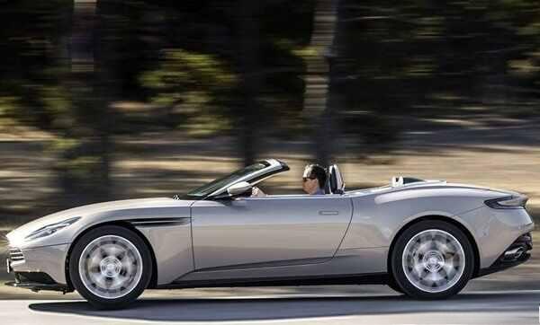 为什么没人开阿斯顿马丁？养一台阿斯顿马丁一年多少钱-