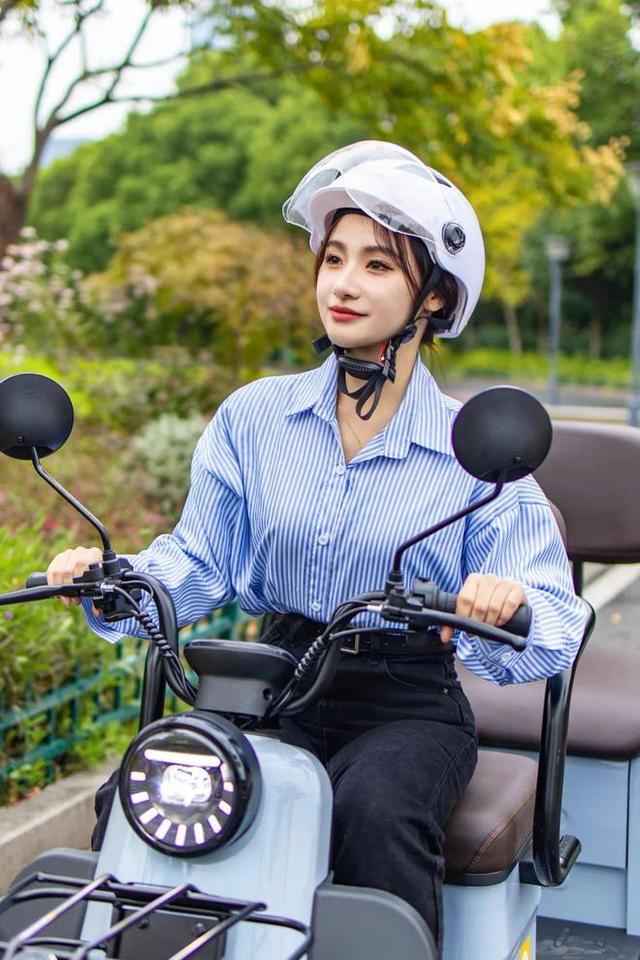 爱玛星耀H200评测，续航百公里，时尚靓丽，适合老人和接送小孩-