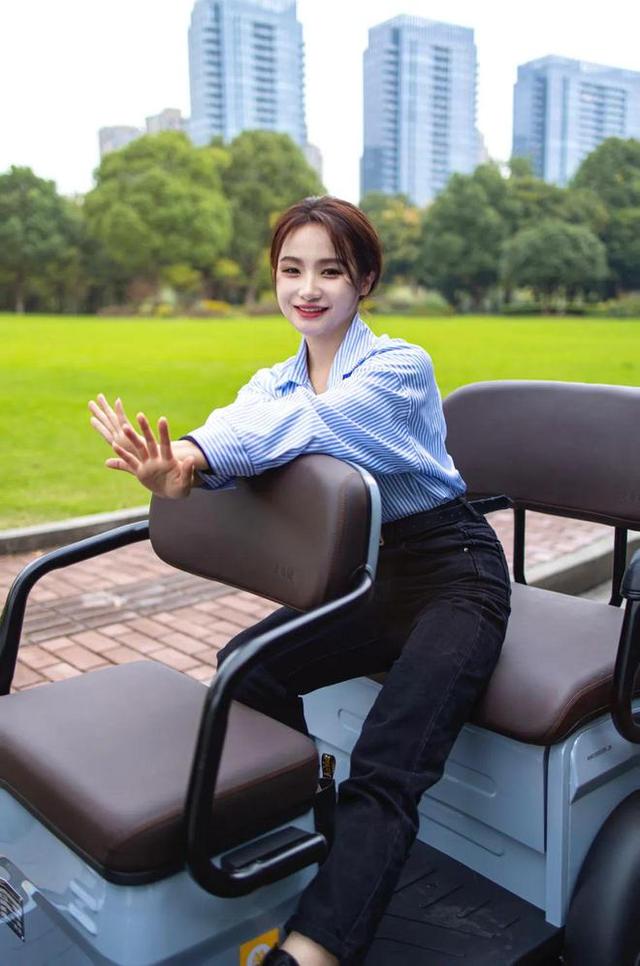 爱玛星耀H200评测，续航百公里，时尚靓丽，适合老人和接送小孩-