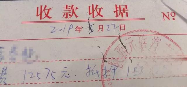 如何看待女车主西安奔驰买车后，没开出店门就发动机漏油，却被告知只能换发动机？-