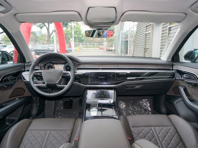 奥迪A8L2025款三厢落地价最低多少钱？奥迪A8L官方价-