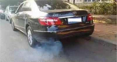 ​汽车冒白烟的原因及解决方法