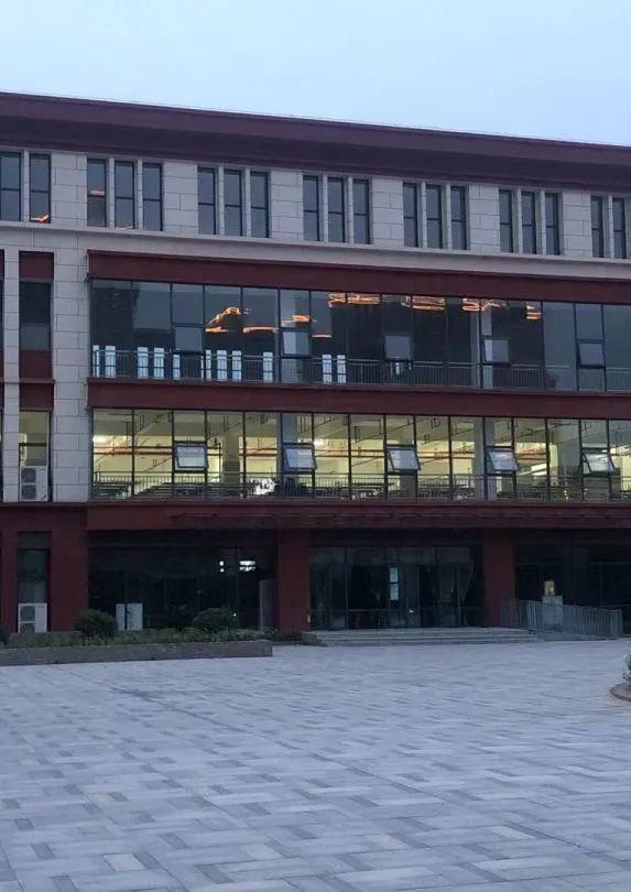 南京市第一中学实验学校 适合的教育自在地成长(45)