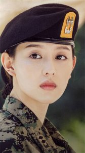 ​金智媛：百变女神，演技闪耀韩流影视圈！