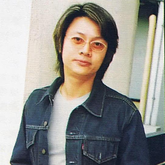 演僵尸一举成名，和老婆相恋16年结婚19年，现54岁快被遗忘