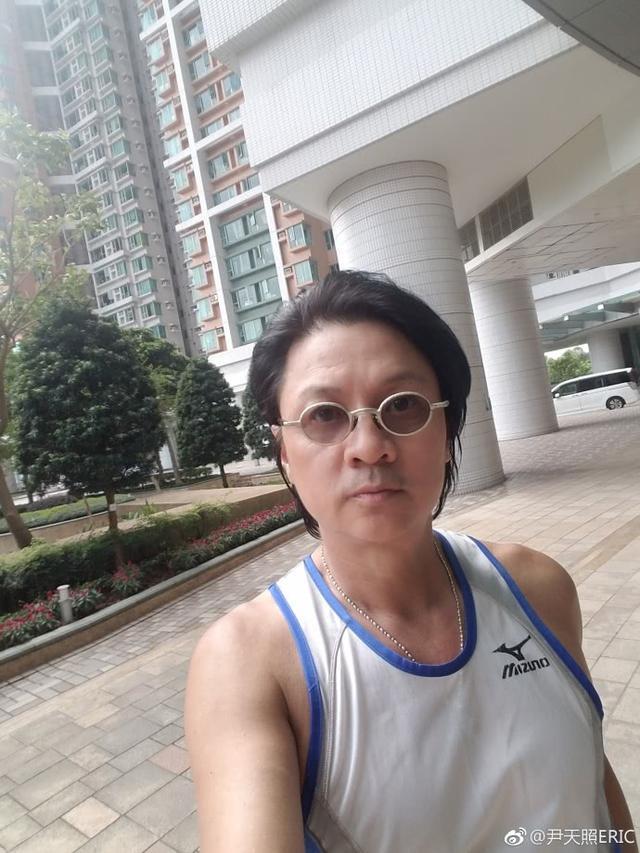 演僵尸一举成名，和老婆相恋16年结婚19年，现54岁快被遗忘