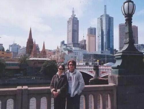 演僵尸一举成名，和老婆相恋16年结婚19年，现54岁快被遗忘