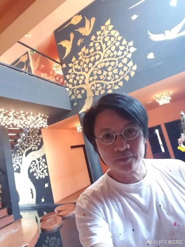 演僵尸一举成名，和老婆相恋16年结婚19年，现54岁快被遗忘