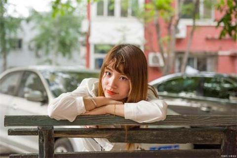 怎么吸引一个女生的话题