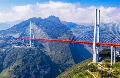 ​全长721米距江面300米的桥梁 北盘江特大桥(最高的桥梁)