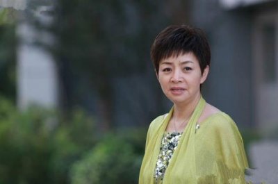 ​宋丹丹祝贺女儿赵婷获全球奖，字里行间爱意满满：网友：胜似亲妈