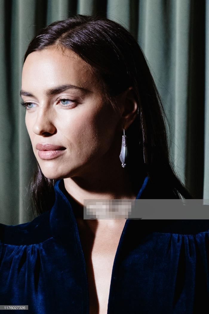 C罗前女友莎伊克魅力不减当年，气场强大，霸气十足